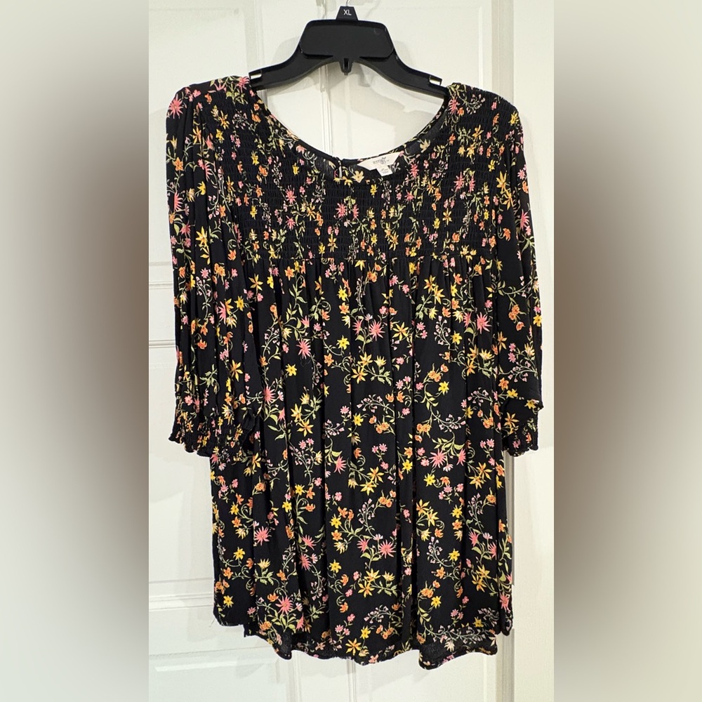 Terra & Sky Women’s Plus Black Floral Smocked Neck Top Sz 3X (24W-26W)
